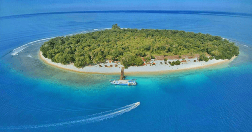 Snorkelling to Sirandah Island